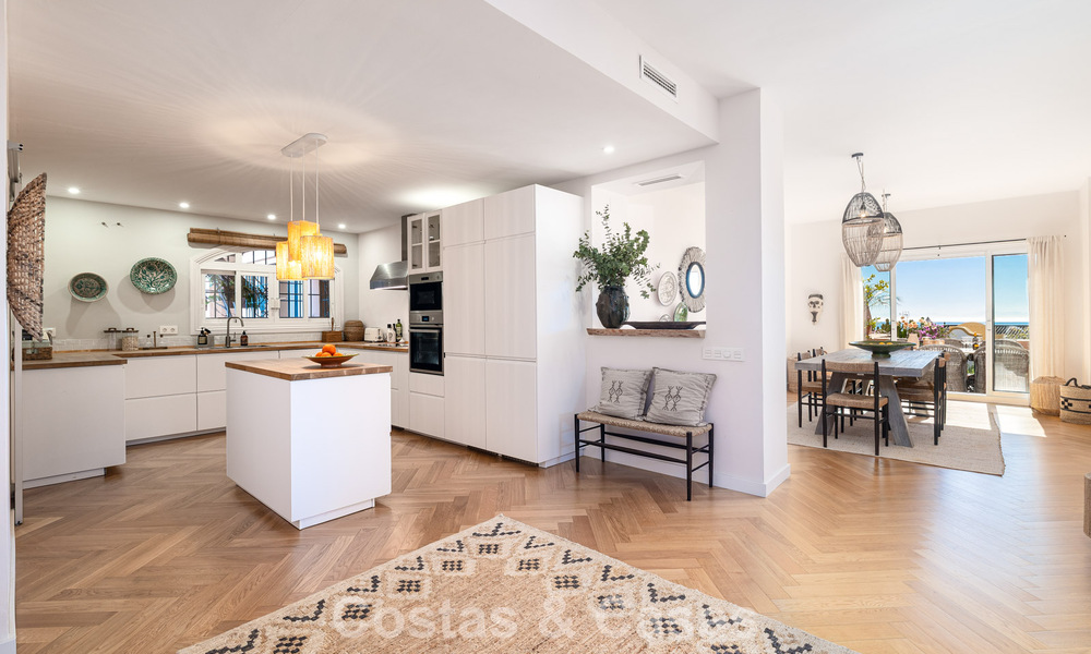 Fully renovated apartment with panoramic sea views for sale in the golf valley of Nueva Andalucía, Marbella 806186