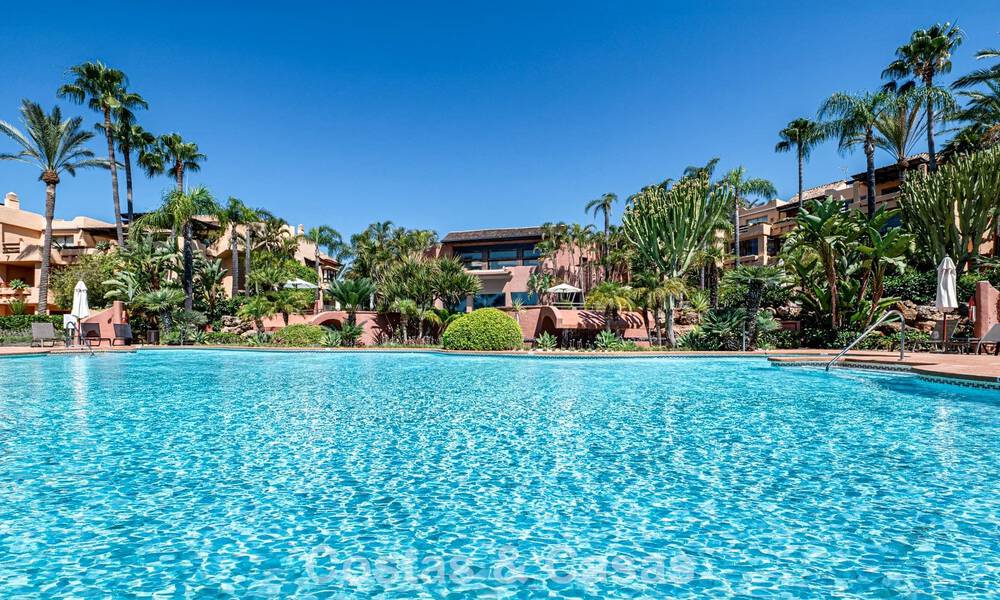 Exclusive ground-floor apartment with private garden for sale on Marbella’s Golden Mile 806188