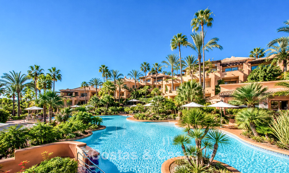 Exclusive ground-floor apartment with private garden for sale on Marbella’s Golden Mile 806193