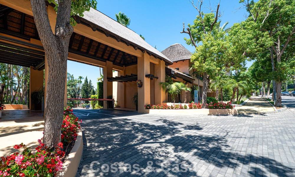Exclusive ground-floor apartment with private garden for sale on Marbella’s Golden Mile 806196