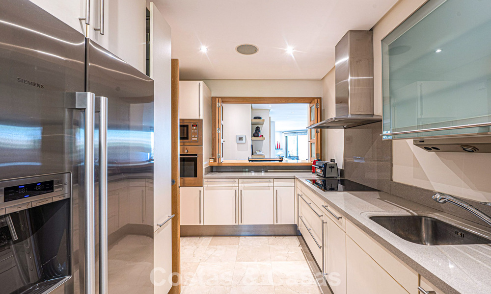 Exclusive ground-floor apartment with private garden for sale on Marbella’s Golden Mile 806198