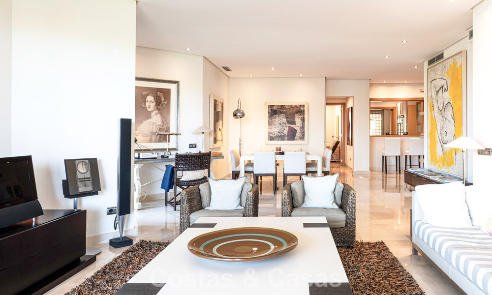 Exclusive ground-floor apartment with private garden for sale on Marbella’s Golden Mile 806210