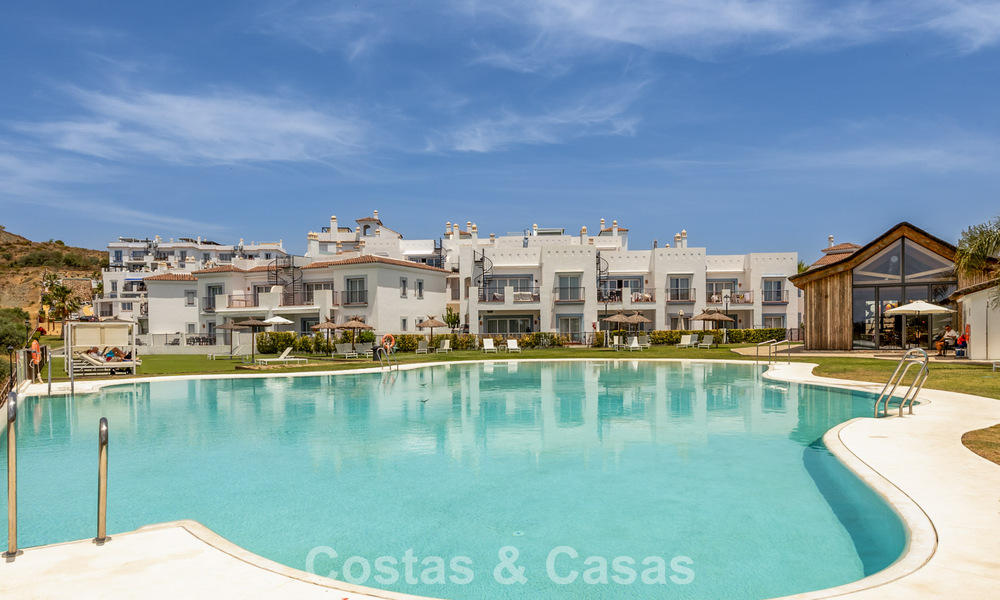 Turnkey, spacious apartment for sale in an Andalusian resort-style complex in Marbella - Benahavís 806235