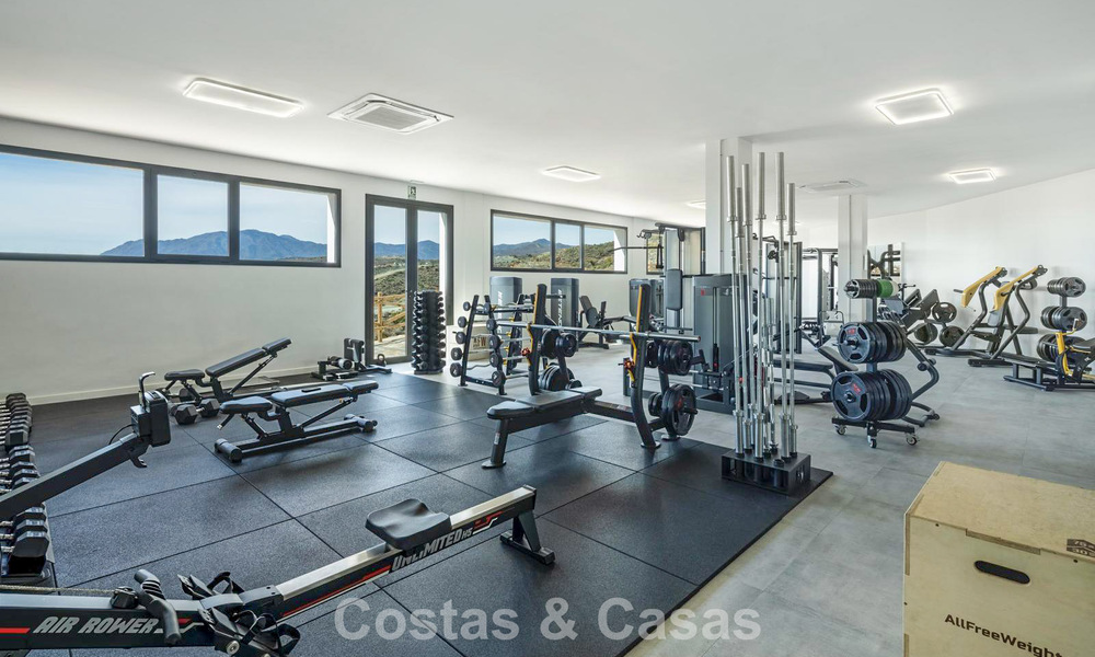 Turnkey, spacious apartment for sale in an Andalusian resort-style complex in Marbella - Benahavís 806239