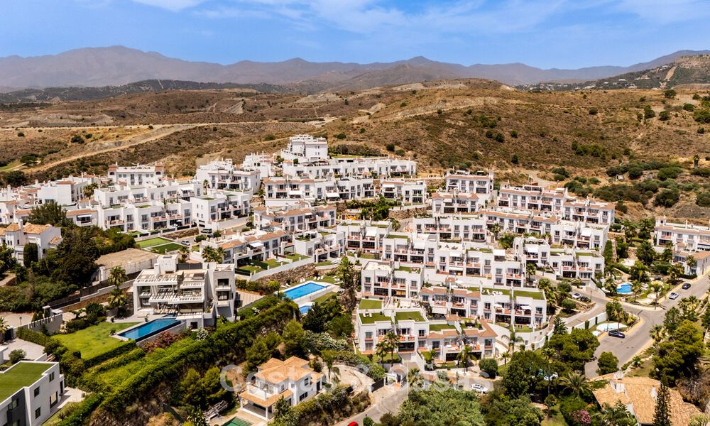 Turnkey, spacious apartment for sale in an Andalusian resort-style complex in Marbella - Benahavís 806245