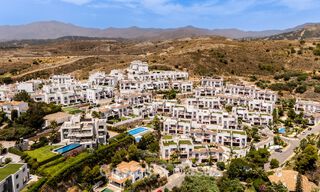 Turnkey, spacious apartment for sale in an Andalusian resort-style complex in Marbella - Benahavís 806245 