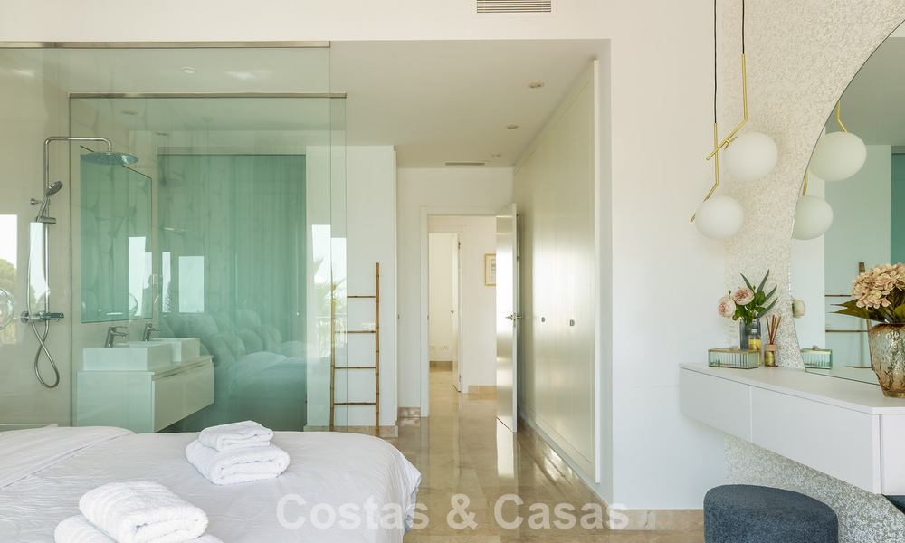 Turnkey, spacious apartment for sale in an Andalusian resort-style complex in Marbella - Benahavís 806252