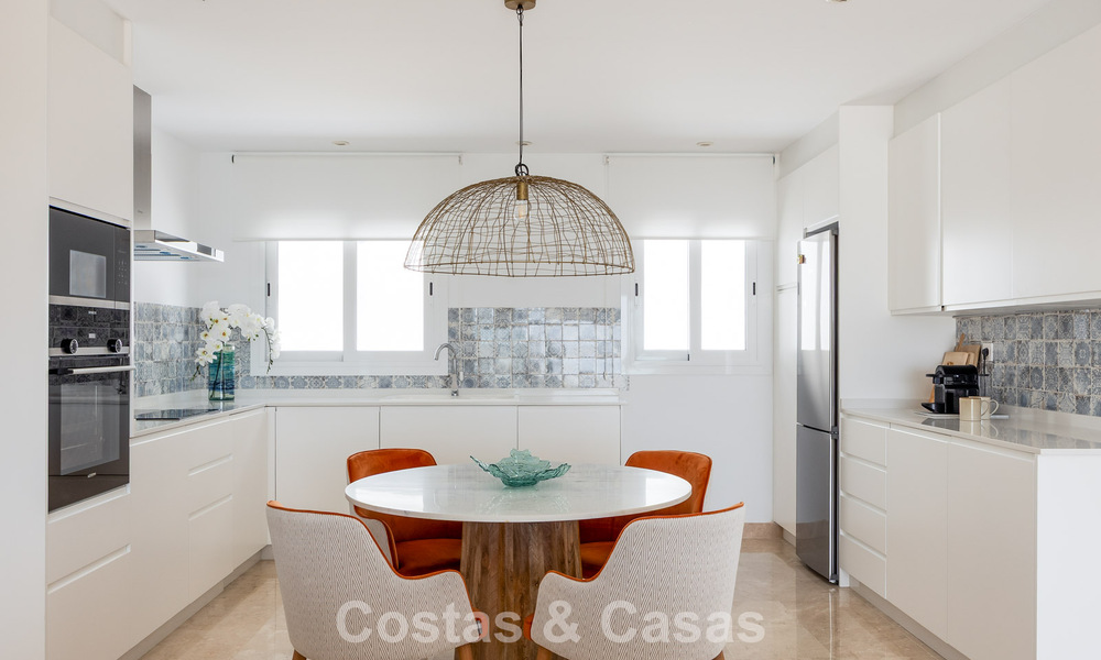 Turnkey, spacious apartment for sale in an Andalusian resort-style complex in Marbella - Benahavís 806262
