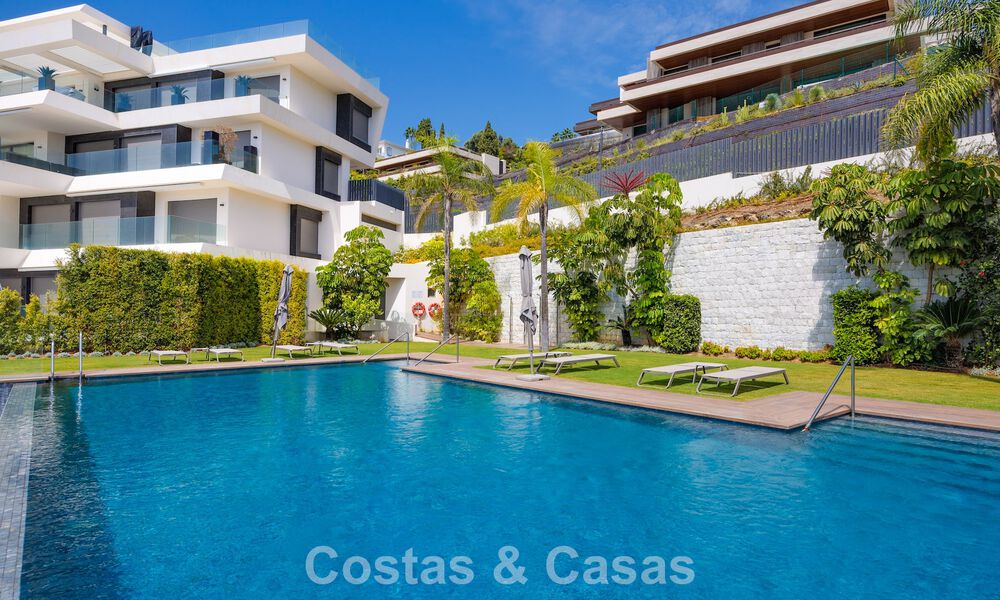 Eersteklas appartement met panoramisch zeezicht te koop in een omheind boutique complex in Marbella - Benahavis 806600