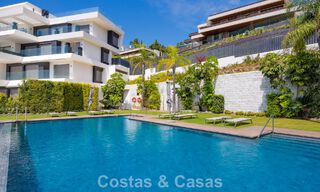 Eersteklas appartement met panoramisch zeezicht te koop in een omheind boutique complex in Marbella - Benahavis 806600 