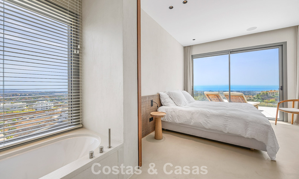 Eersteklas appartement met panoramisch zeezicht te koop in een omheind boutique complex in Marbella - Benahavis 806602