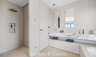 Eersteklas appartement met panoramisch zeezicht te koop in een omheind boutique complex in Marbella - Benahavis 806603 