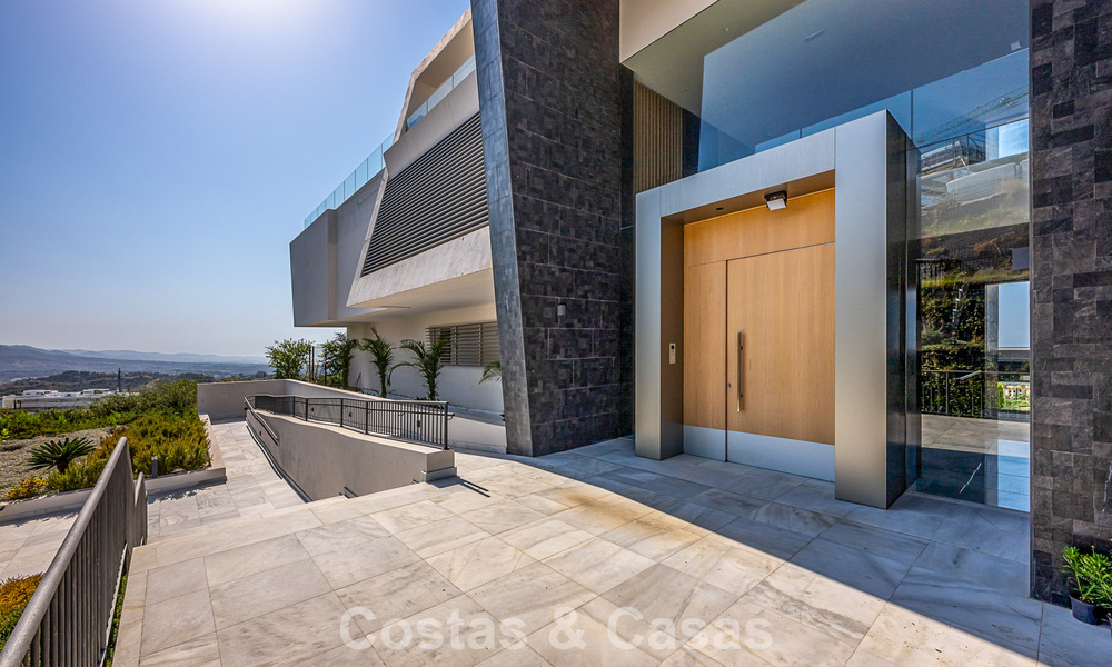 Eersteklas appartement met panoramisch zeezicht te koop in een omheind boutique complex in Marbella - Benahavis 806697