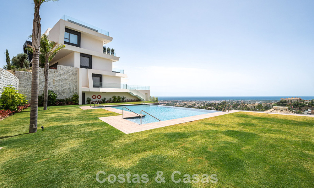 Eersteklas appartement met panoramisch zeezicht te koop in een omheind boutique complex in Marbella - Benahavis 806701