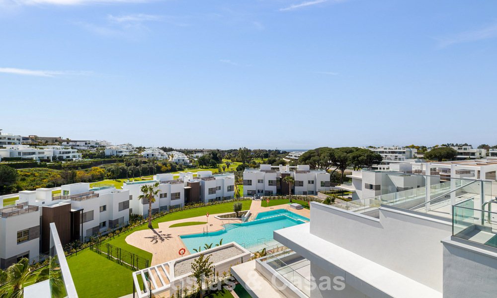 Brand-new, spacious, luxury, duplex penthouse with private pool and sea views for sale on the golf course in East Marbella 806341