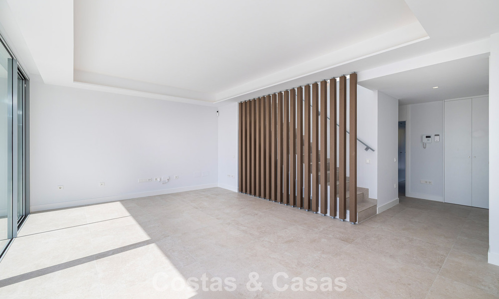 Brand-new, spacious, luxury, duplex penthouse with private pool and sea views for sale on the golf course in East Marbella 806367