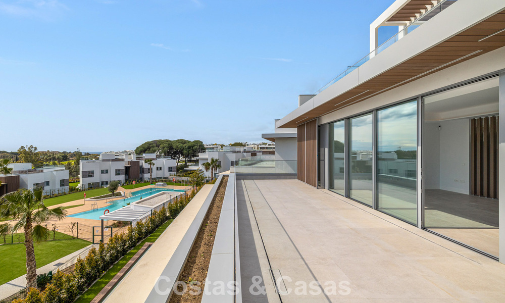 Brand-new, spacious, luxury, duplex penthouse with private pool and sea views for sale on the golf course in East Marbella 806369