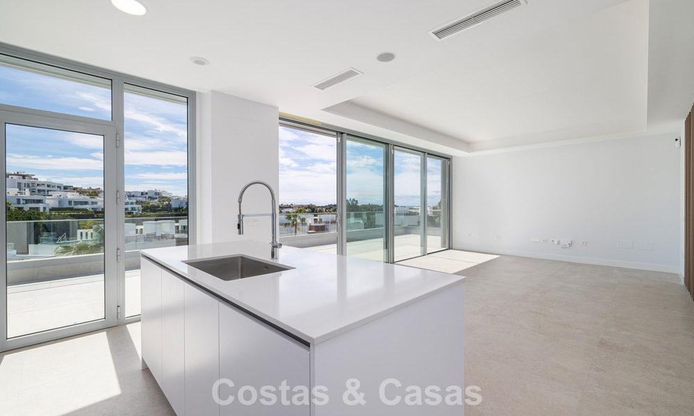 Brand-new, spacious, luxury, duplex penthouse with private pool and sea views for sale on the golf course in East Marbella 806372