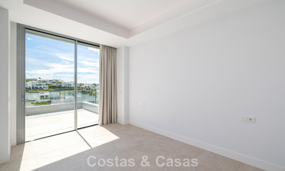 Brand-new, spacious, luxury, duplex penthouse with private pool and sea views for sale on the golf course in East Marbella 806375
