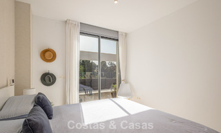 Modern penthouse with generous solarium for sale just a stone’s throw from the beach in Elviria, East Marbella 806393 
