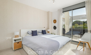 Modern penthouse with generous solarium for sale just a stone’s throw from the beach in Elviria, East Marbella 806394 