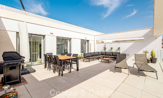 Modern penthouse with generous solarium for sale just a stone’s throw from the beach in Elviria, East Marbella 806397 