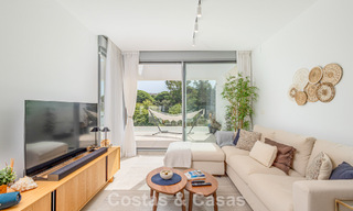 Modern penthouse with generous solarium for sale just a stone’s throw from the beach in Elviria, East Marbella 806400 
