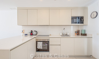 Modern penthouse with generous solarium for sale just a stone’s throw from the beach in Elviria, East Marbella 806402 
