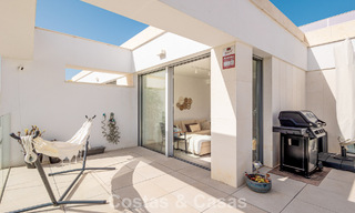 Modern penthouse with generous solarium for sale just a stone’s throw from the beach in Elviria, East Marbella 806410 
