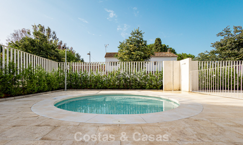 Modern penthouse with generous solarium for sale just a stone’s throw from the beach in Elviria, East Marbella 806419