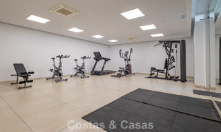Modern penthouse with generous solarium for sale just a stone’s throw from the beach in Elviria, East Marbella 806420 