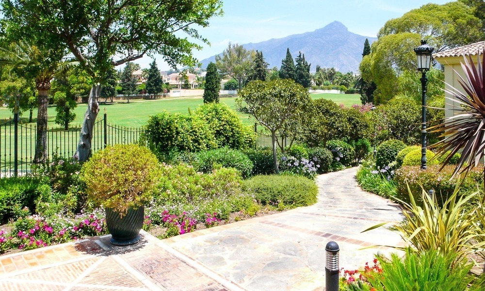 Luxury apartments and penthouses for sale in an exclusive first line golf complex in Nueva-Andalucia, Marbella 2306