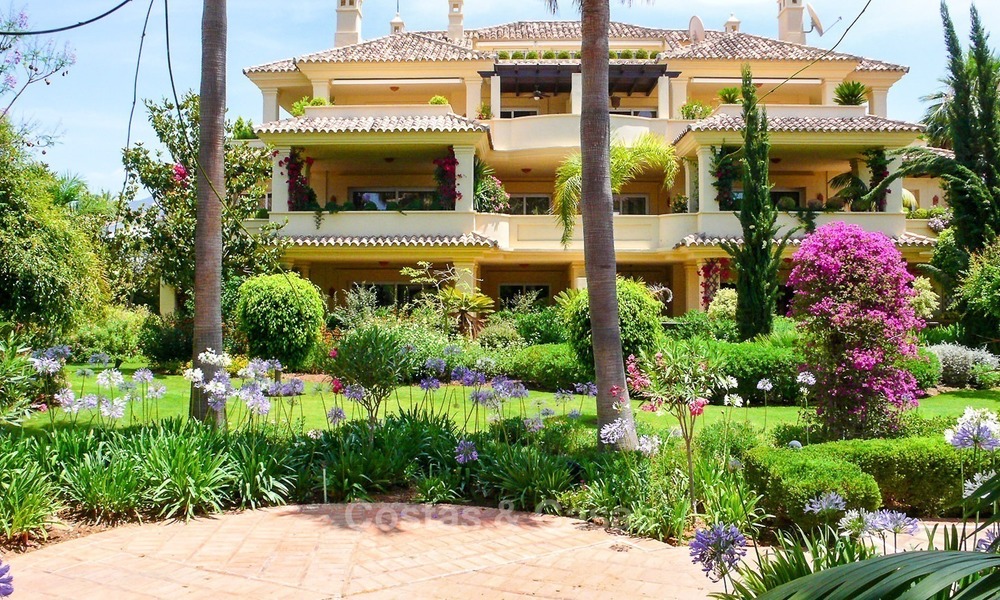 Luxury apartments and penthouses for sale in an exclusive first line golf complex in Nueva-Andalucia, Marbella 2309