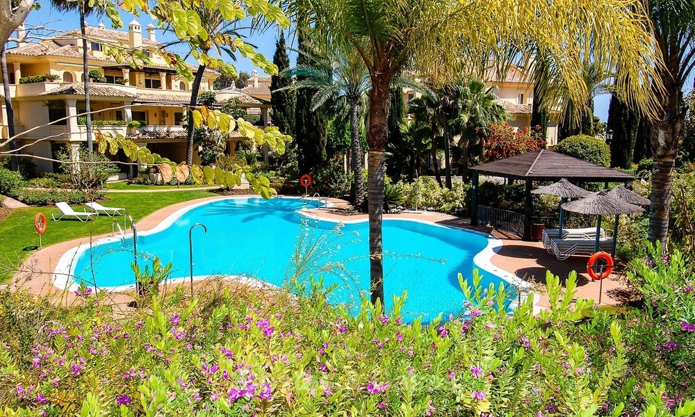 Luxury apartments and penthouses for sale in an exclusive first line golf complex in Nueva-Andalucia, Marbella 2324