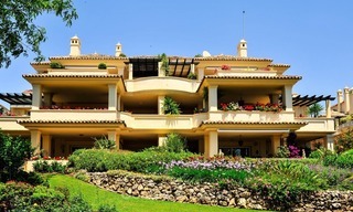 Luxury apartments and penthouses for sale in an exclusive first line golf complex in Nueva-Andalucia, Marbella 2369 