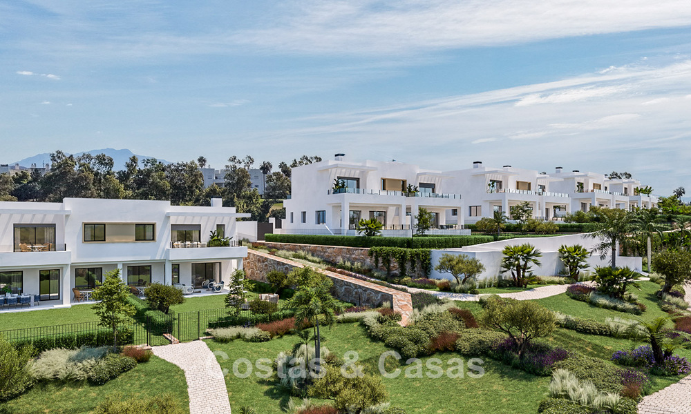 Semi-detached new-build villas for sale in a golf setting in Estepona 806428