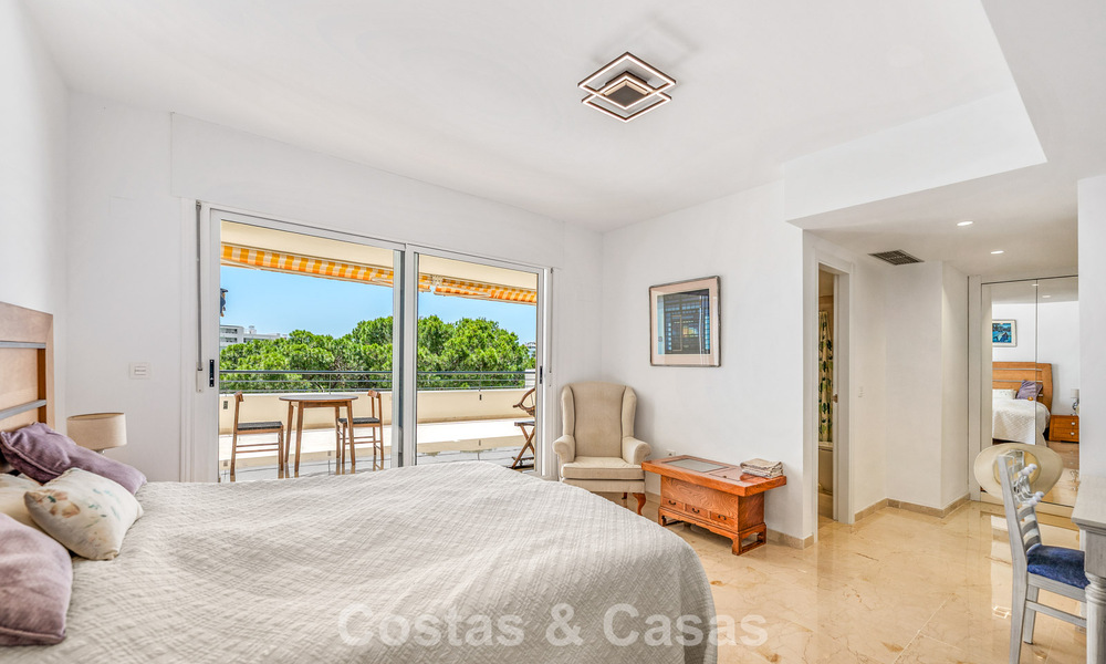 Luxury duplex penthouse for sale directly on the golf course, close to all amenities in Guadalmina Alta and San Pedro, Marbella 806437