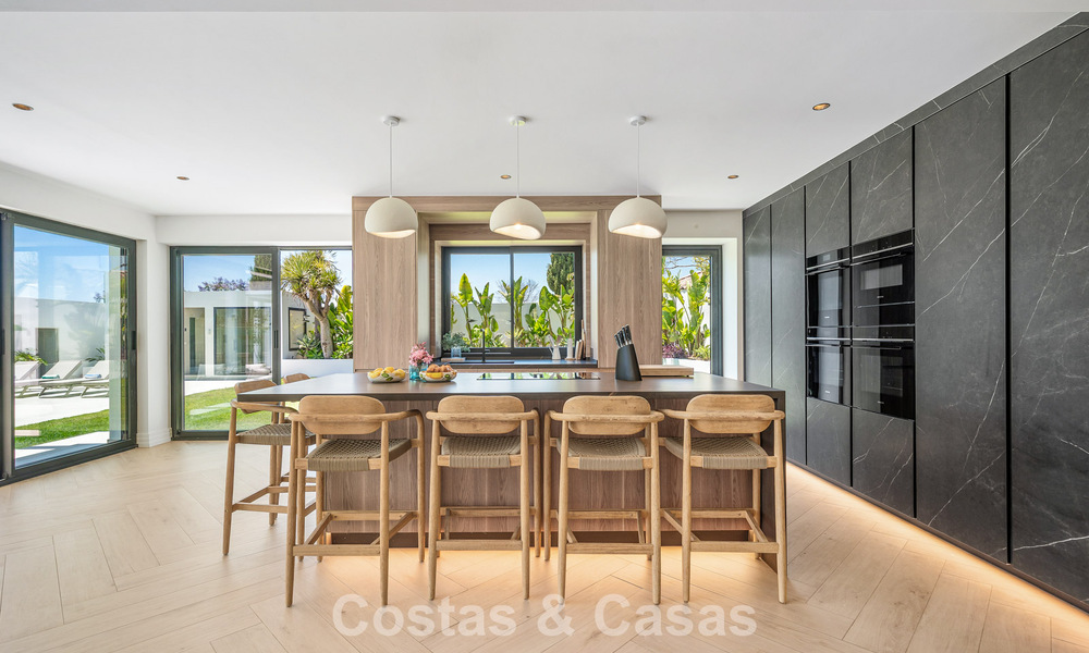 Brand-new modern family villa with swimming pool for sale on the New Golden Mile between Marbella and Estepona 806606