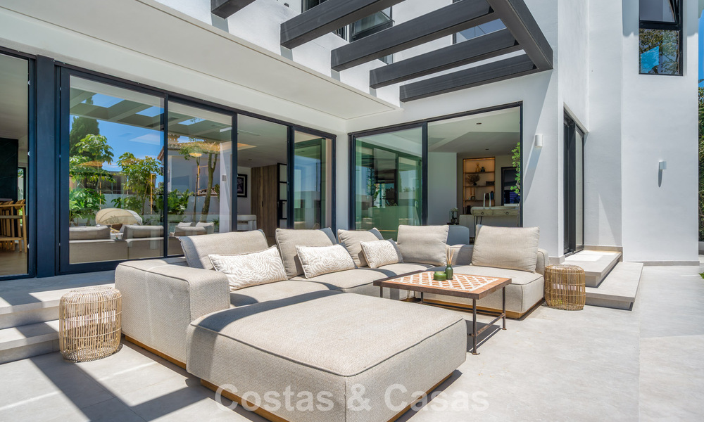 Brand-new modern family villa with swimming pool for sale on the New Golden Mile between Marbella and Estepona 806612