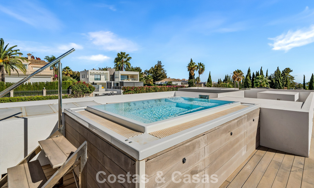 5-bedroom contemporary villa for sale frontline golf in Nueva Andalucía, Marbella 806810