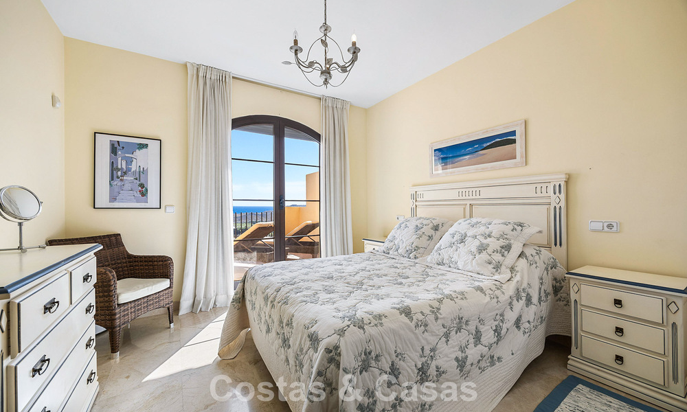 Bright corner penthouse with 360° views in Los Arqueros Golf Resort, Marbella - Benahavís 806842