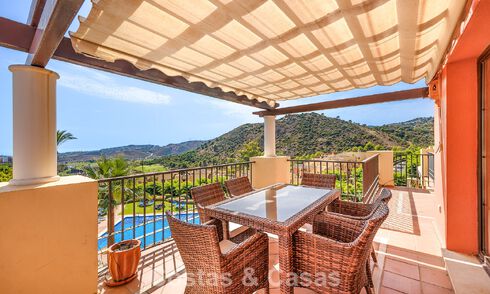 Bright corner penthouse with 360° views in Los Arqueros Golf Resort, Marbella - Benahavís 806846