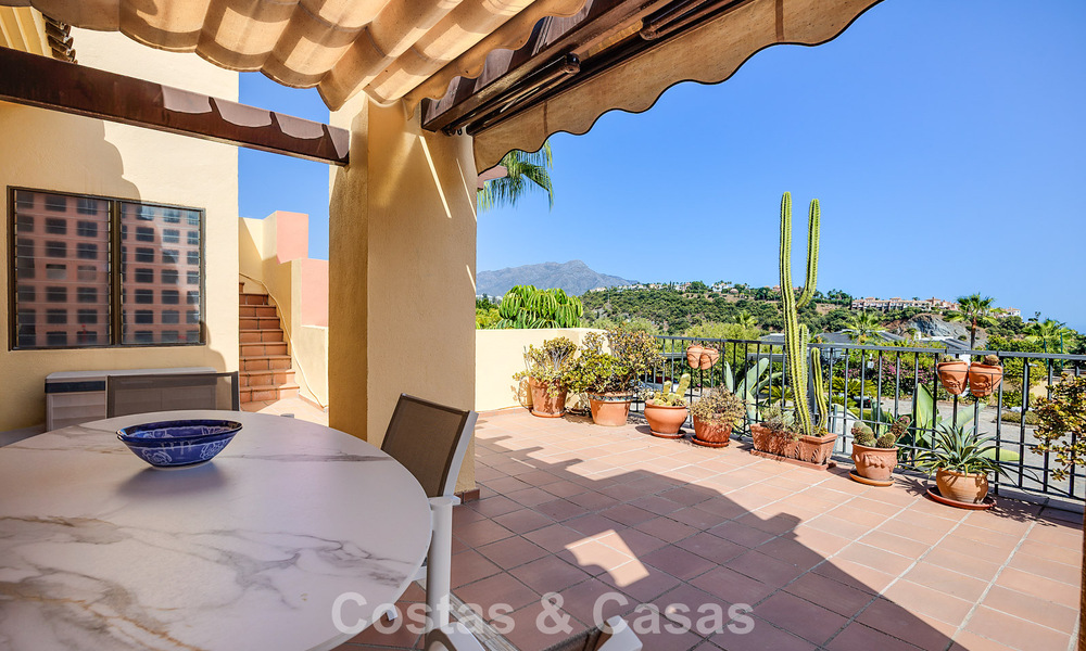 Bright corner penthouse with 360° views in Los Arqueros Golf Resort, Marbella - Benahavís 806848