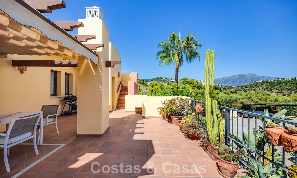 Bright corner penthouse with 360° views in Los Arqueros Golf Resort, Marbella - Benahavís 806857