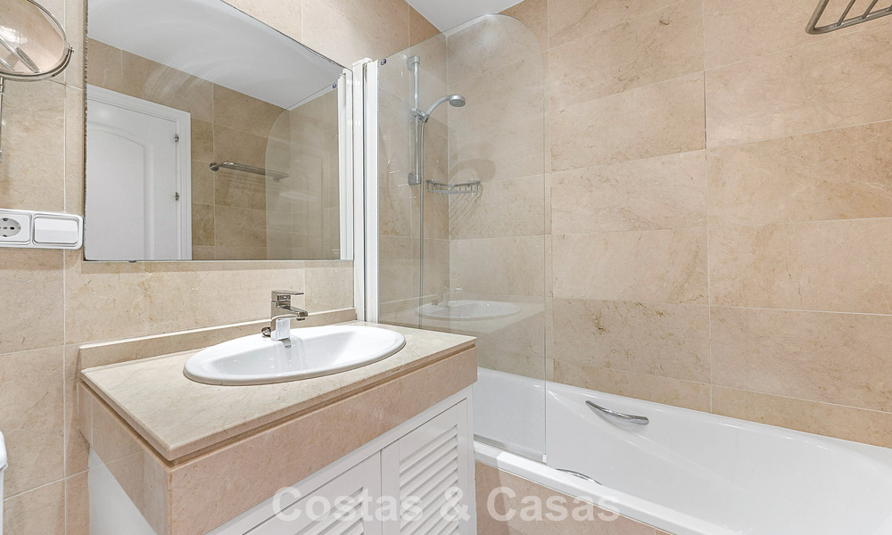 Bright corner penthouse with 360° views in Los Arqueros Golf Resort, Marbella - Benahavís 806859