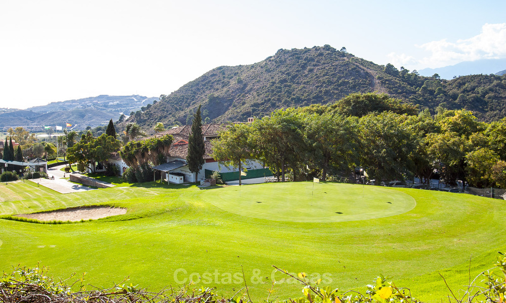 Bright corner penthouse with 360° views in Los Arqueros Golf Resort, Marbella - Benahavís 806863
