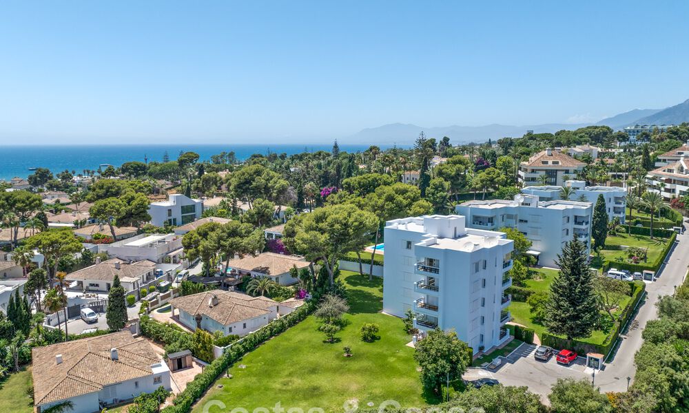Contemporary renovated luxury penthouse for sale within walking distance of the beach in Los Monteros, East Marbella 806554