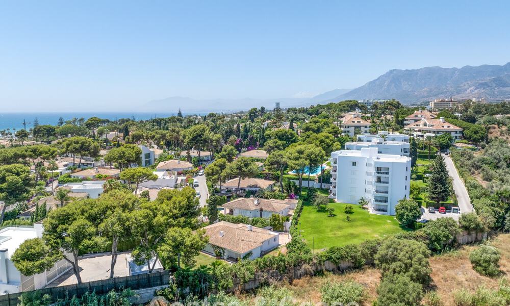 Contemporary renovated luxury penthouse for sale within walking distance of the beach in Los Monteros, East Marbella 806555