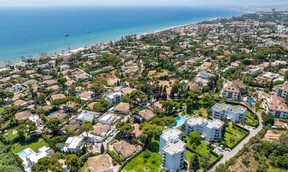 Contemporary renovated luxury penthouse for sale within walking distance of the beach in Los Monteros, East Marbella 806556