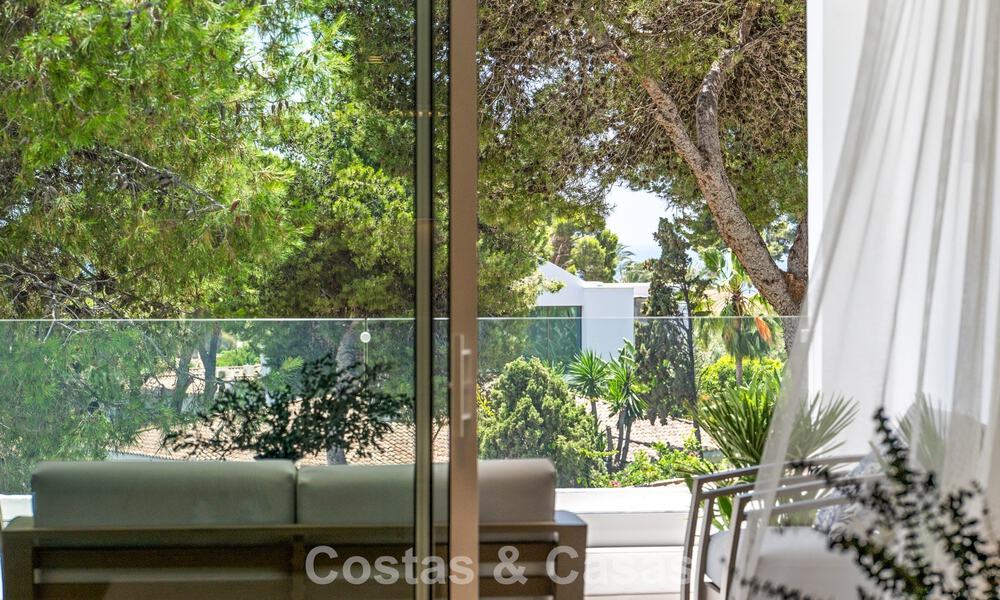 Contemporary renovated luxury penthouse for sale within walking distance of the beach in Los Monteros, East Marbella 806557